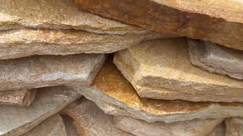 Плитняк златолит жёлтый золотистый для отмостки купить в Тверской области