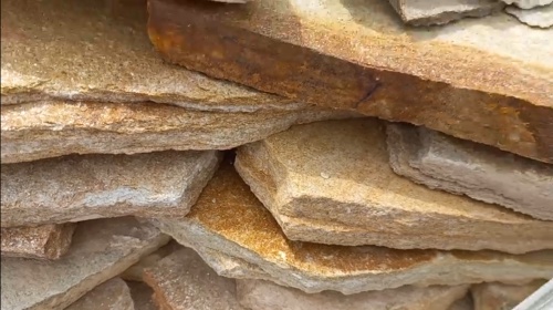 Плитняк златолит жёлтый золотистый для отмостки купить в Тверской области