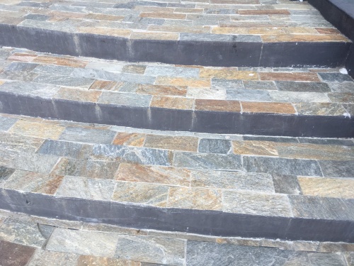 Плитка из Златолита Уральского для лестницы купить в Тверской области