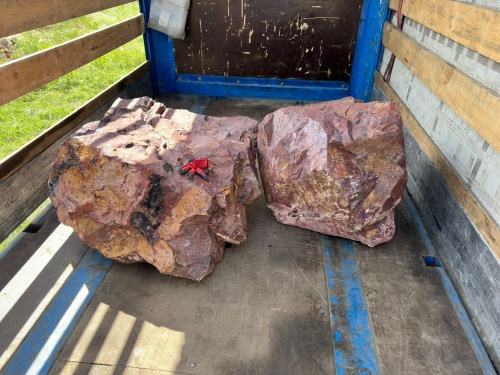 Ландшафтные глыбы красно-фиолетовые 200-1000 килограмм купить в Тверской области