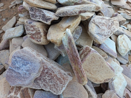 Златолит жёлтый, жёлто-зелёный глыбки и валуны для ланшафтного дизайна купить в Тверской области