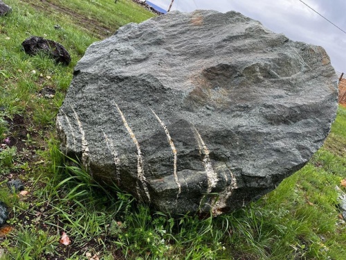 Гигантские зелёные валуны для ландшафтного дизайна весом более 5 тонн купить в Тверской области