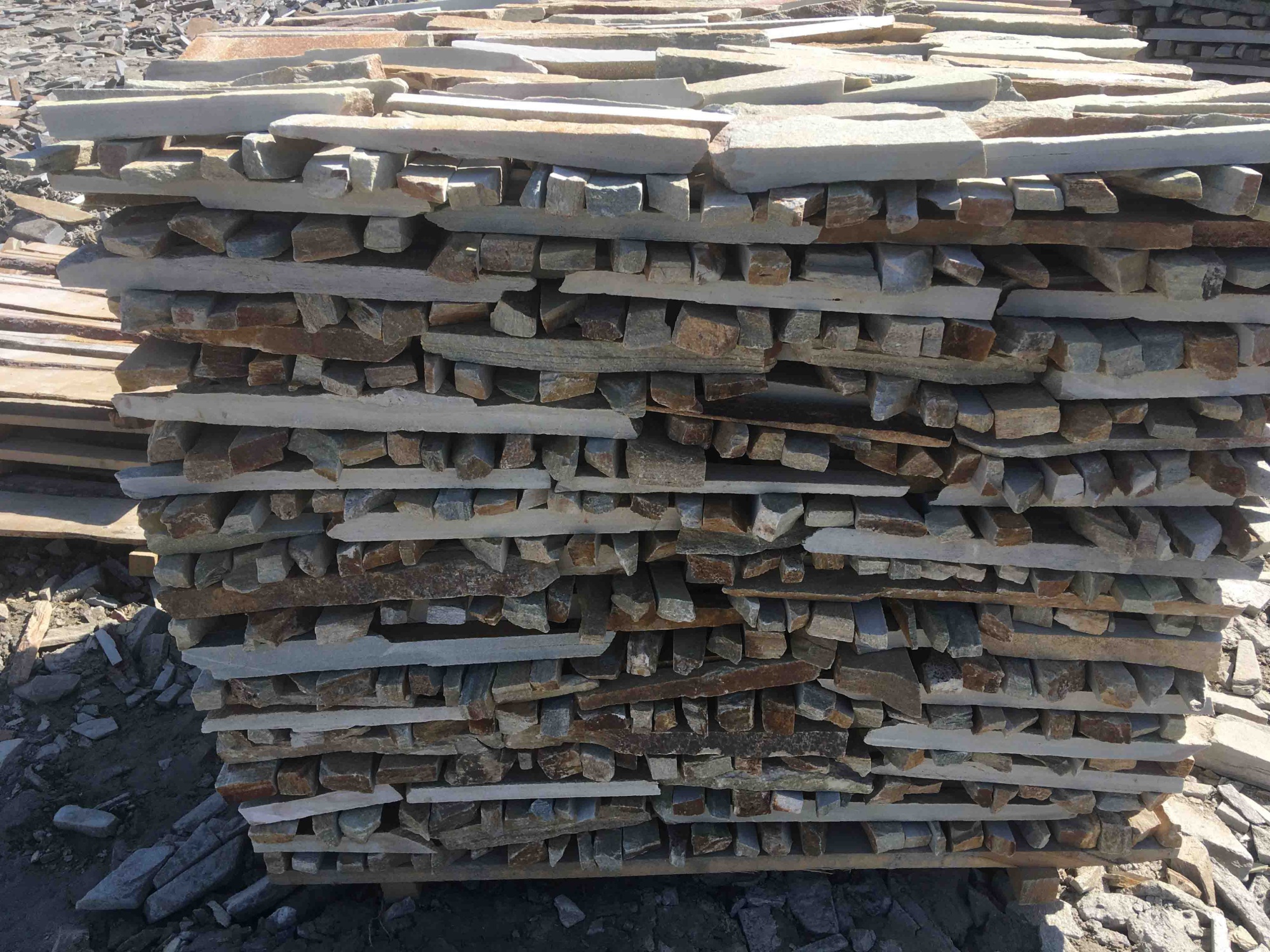 Горбушка златолит золотистый для облицовки купить в Тверской области