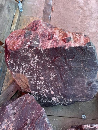 Камни для ландшафтного дизайна красно-фиолетовые 10-60 килограмм купить в Тверской области