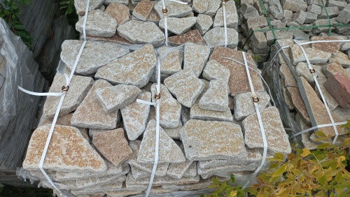 Гранитный плитняк галтованный для парковки купить в Тверской области