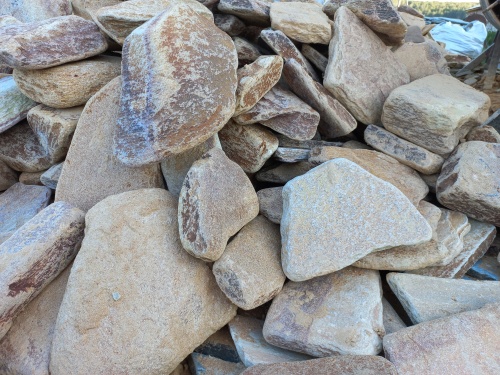 Златолит жёлтый, жёлто-зелёный глыбки и валуны для ланшафтного дизайна купить в Тверской области