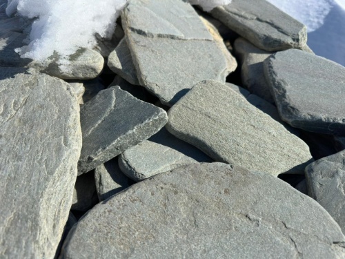 Плитняк златолит зелёный галтованный для цоколя купить в Тверской области