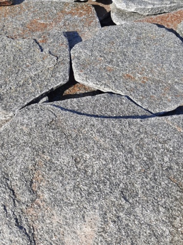 Златолит серебристый галтованный для лестниц купить в Тверской области