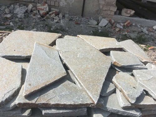 Златолит серебристый галтованный для лестниц купить в Тверской области